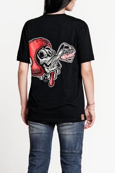 A woman wearing black Pando Moto women's motorcycle t-shirt with red scull motive